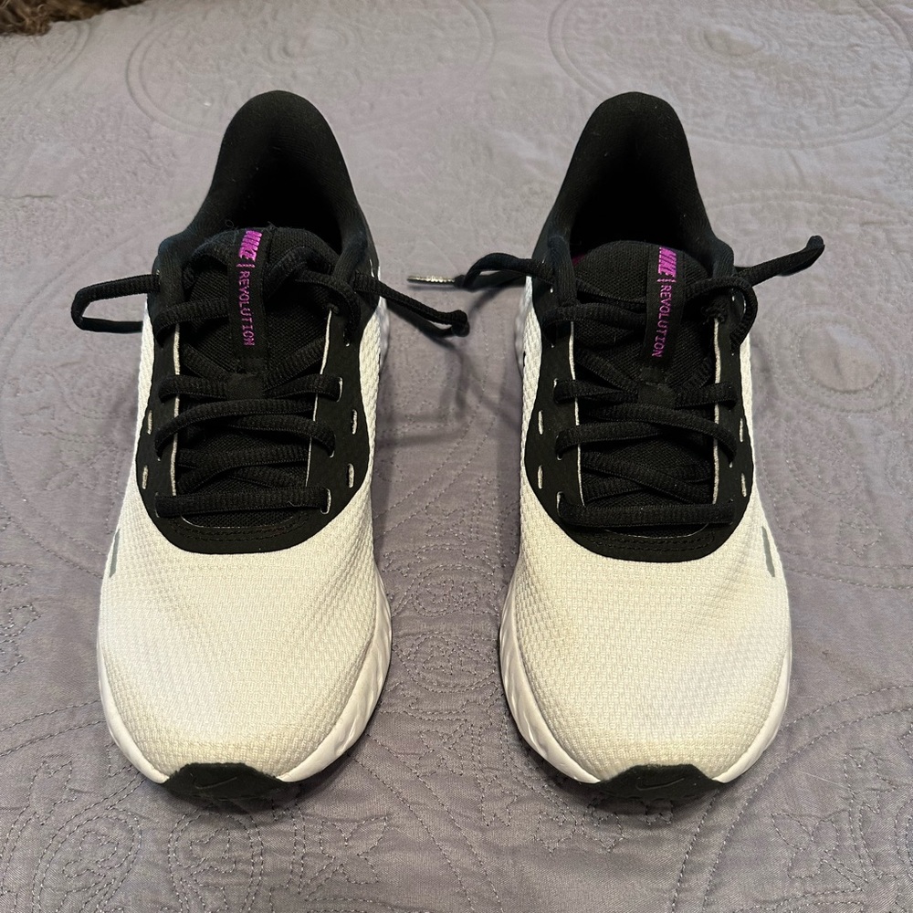 Nike Revolution 6.5